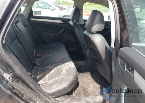 2013 Volkswagen Passat 2.5L Se z USA, uszkodzony, nr VIN 1VWBP7A36DC012788